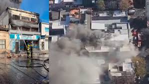 Voraz Incendio Destruye Juguetería en Montevideo: Colapso Total