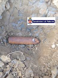 Cannone da campo britannico da. Arrestato Perche Teneva In Casa Un Proiettile Della Seconda Guerra Mondiale Alqamah