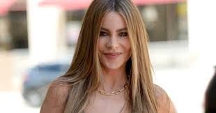 Sofia vergara is throwing it back to the '90s. Sofia Vergara Showcases Effortless Bikini Body You Would Never See On Modern Family Mcutimes