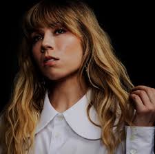 Jennette McCurdy è la perfetta interprete di Mariah, il che è pazzesco  perché hanno avuto un'educazione estremamente simile : r/MariahCarey