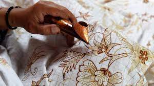 Salah satu motif batik sederhana yang mudah digambarkan adalah motif batik kawung. Cara Menggambar Batik Untuk Pemula Mudah Dan Simpel Hot Liputan6 Com