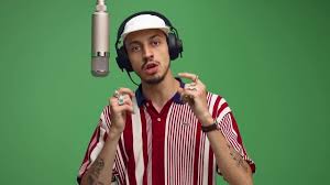 Roméo elvis tabs, chords, guitar, bass, ukulele chords, power tabs and guitar pro tabs including parano, bébé aime la drogue, bruxelles arrive, chocolat, drôle de question. The Ring Of Romeo Elvis In The Movie Clip 300 Henri Colors Show Spotern