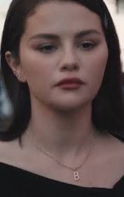 셀레나 고메즈 대 헤일리 비버 B 목걸이에 😭 만약 그 반대였다면...