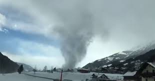 Deutschland drohen am sonntag schwere gewitter, teilweise wird sogar vor tornados gewarnt. Schnee Tornado Wirbelte Durch Molltal Video Sorgt Fur Aufsehen Tiroler Tageszeitung Online Nachrichten Von Jetzt