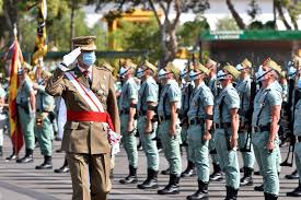 De las autoridades y del público, y se desplazan en el coche de época en el que han. El Ejercito De Espana No Puede Tener Bando Politico The New York Times