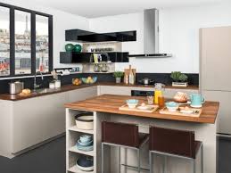Dans une petite cuisine, un îlot remplace la table à manger traditionnelle et sert en même temps de rangements, de plan de travail et de table. 35 Cuisines Ouvertes Avec Ilot Central Pour S Inspirer