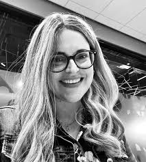 Dalia Newman's Instagram, Twitter & Facebook