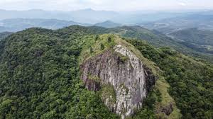 The british colonial government took possession of the island over 160 years ago to build horsburgh lighthouse and other structures on it. Conheca O Morro Da Pedra Branca Marco Geografico Da Grande Florianopolis Nd