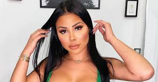 Après kevin guedj et julia morgante, magali berdah s'est tapée l'incruste chez manon marsault à marseille ! Maeva Les Marseillais Australia Avant Chirurgie
