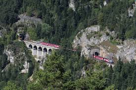 (+43 1) 537 33 27 e: Die Langste Flagge Osterreichs Zw Kleiner Krausel Tunnel Der Krausel Klause Kurz Vor Der Einfahrt In Den Polleros Tunnel Als Rj 559 Powered By Bank Bahnbilder De