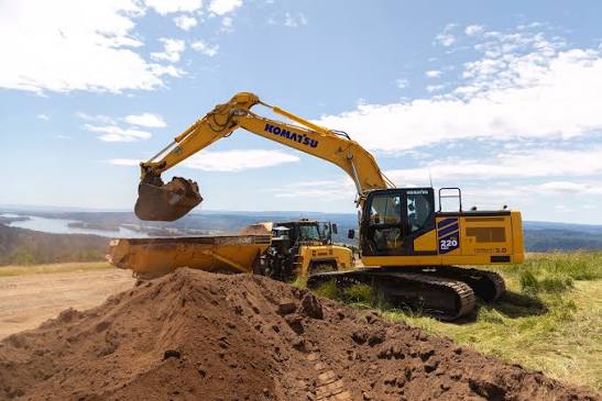 Komatsu PC220LL-7 Excavator