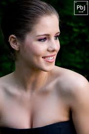 Emily Bett Rickards : r/WomenOfTheDCUniverse