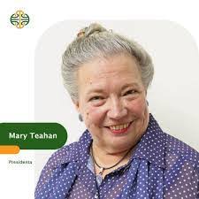 Diane Buczek's Instagram, Twitter & Facebook