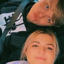 Jocelyn Hendrix's Instagram, Twitter & Facebook