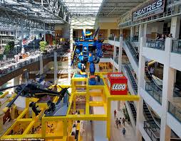 Fitting with the largest mall in the us, the lego ® store comes across as large too. Inside The Mall Of America Rollercoasters Sharks And Even Weddings Daily Mail Online