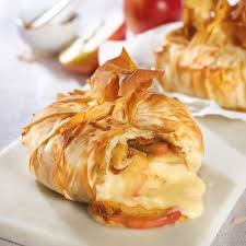 Baluchon Au Camembert Aux Pommes Et Aux Dattes Metro Recipe Camembert Recipe Details Phyllo Dough