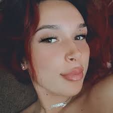 Sienna Lynn's Instagram, Twitter & Facebook