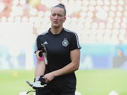 Die dfb hätte ihn nicht zu haus zurücklassen, sondern wenigstens eine sanktionierung erwägen sollen. Frauen Freundschaft News Dfb Ass Kritisiert Bvb Und Co