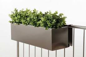 Neue Pflanzkubel Aus Zink Und Schicke Balkonkasten Aus Edelstahl Pflanzkubel Blog Von Ae Trade Balkonkasten Blumenkasten Balkon Blumenkasten