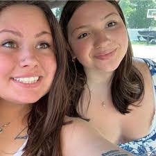 Zoe Higgins's Instagram, Twitter & Facebook