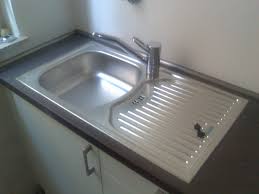 En Cuisine Decouvrez 6 Astuces Insoupconnees Avec Du Dentifrice Astuces De Grand Mere Comment Nettoyer Savon De Marseille Evier