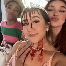 Amber Marr's Instagram, Twitter & Facebook