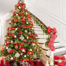 From christmas tree decorations to outdoor christmas decorations and even christmas door decorations, our tips and tricks will have you spreading cheer all the way through the holidays. Christmas Tree Decorating Ideas