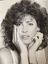 Julie Malloy's Instagram, Twitter & Facebook