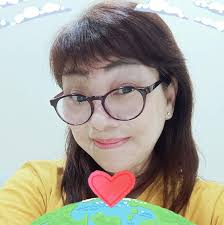 Sharon Tee updated her profile picture.