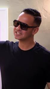 Mom, can you come pick me up?! Mike and Ronnie are roasting each other  again! 😰 #jerseyshore #jsfamilyvacation #roasts #throwback
