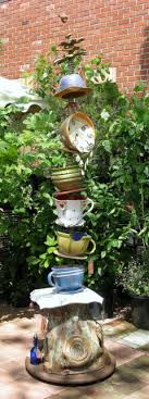 Primitiva Pottery Garden Totems Creation De Jardin Contemporain Deco Jardin Decoration
