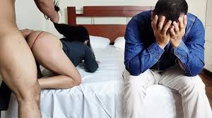 Joven Esposa Pagando la Deuda de su Marido Cuernudo - Pornografía de Deuda NTR