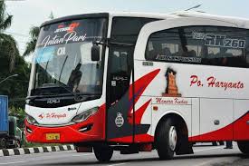 Rk 235 rk 260 bus hino mesin belakang oleh pt hudaya maju mandiri from image.indonetwork.co.id mesin diesel 4 langkah segaris, turbo intercooler tenaga maksimum (ps/rpm) : Hino Rn 285 Specification Hino