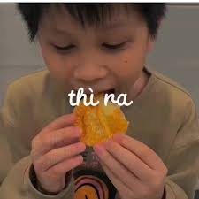 Các "fan" nhí mê bánh Pie nhà cô Kim là có lý do! 😍, ✨️ Vì từng chiếc bánh  được nặn thủ công, nướng vừa tới, vỏ giòn nhẹ, nhân mềm ẩm, mọng nước và  giữ trọn vẹn vị ngon bên trong. 🥰, ✨️ Bé thích