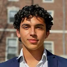 Maggie Janik's Instagram, Twitter & Facebook