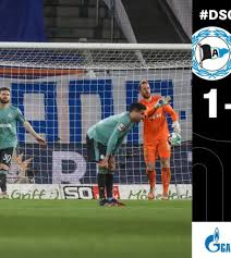 Emotivo homenaje del schalke 04 a raúl gonzález en el último partido del '7' en su estadio. Duele Mucho Mas De Lo Esperado Mierda Schalke 04 Descendio A La Segunda Division De Alemania Strikers Ligas