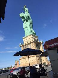 A tabela principal inclui 139 estátuas com 30 metros ou mais de altura. Estatua Liberdade Havan Barra Velha Foto De Estatua Da Liberdade Barra Velha Tripadvisor