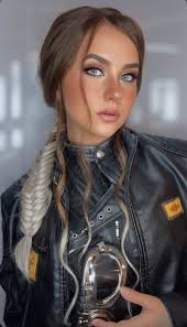 On my 3rd read of OS. . . . . . . Just got to where Vi opens the book left  in Asher's desk. He makes a comment about Dains dad. But