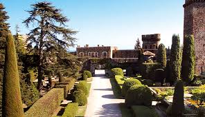 Le château de la napoule est une ancienne forteresse médiévale restaurée par un couple d'artiste américains, henry et marie clews, durant les années folles. Mandelieu La Napoule Jardin Du Chateau De La Napoule
