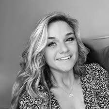 Anna Cass's Instagram, Twitter & Facebook