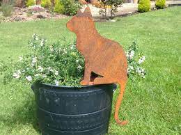 Rusty Metal Cat Leaping Cat Design These Delightful Cats Are Very Bird Friendly They Will Make Them Rusty Metal Garden Art Cat Garden Art Metal Garden Art