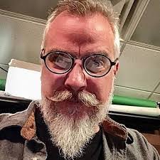 Robert Teare's Instagram, Twitter & Facebook