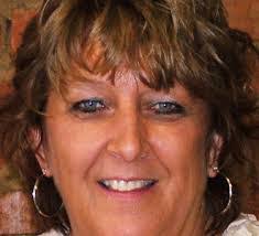 Amber Moffatt's Instagram, Twitter & Facebook