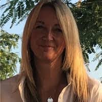 Danielle Huck's Instagram, Twitter & Facebook