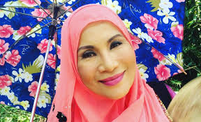 It is a sequel to hantu kak limah balik rumah (2010) and husin, mon dan jin pakai toncit (2013) as well as the third and final film in hantu kak limah film series. Hantu Kak Limah Kahwin Hanya Gimik Tapi
