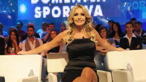 She currently plays for stadium casablanca in spain's liga femenina de baloncesto as a shooting guard. Paola Ferrari Bella E Brava Giornalista Rai Fotos Facebook