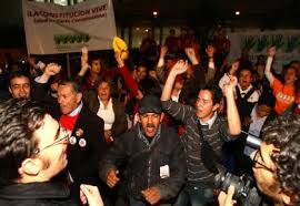 Es el ejercicio complementario y en igualdad de condiciones de diversas formas, concepciones, saberes y prácticas democráticas reconocidas constitucionalmente en el estado plurinacional de bolivia. Que Paso Con La Democracia Participativa En Colombia