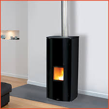 La pose ventouse en façade ou horizontale : Mona Poele A Granules Etanche Avec Sa Sortie De Fumee Situee Sur Le Dessus Du Poele Turbo Fonte