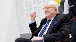 Il grandit dans une famille modeste, son père jean est pêcheur et sa mère gagne sa vie en faisant de la couture. Actualites Jean Marie Le Pen Femme Actuelle Le Mag