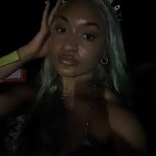 Anyone in the Houston area (specifically pearland) looking for a free photo  shoot? I really want to build my portfolio but I have certain photos I want  to take..so a styled photoshoot!